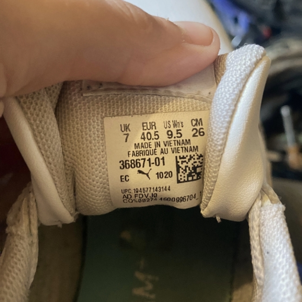 Women's Puma tennis shoes